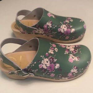 No.6 clogs